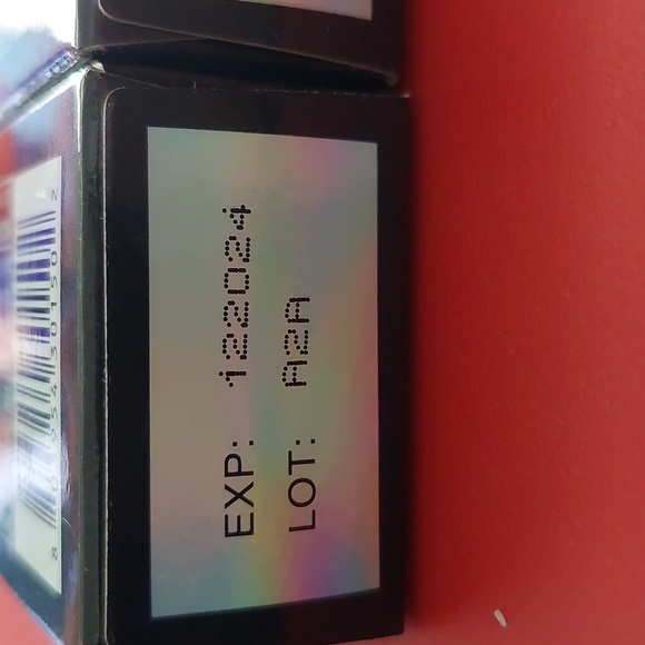 BUNDLE! Avon Charcoal Whitening Essentials; Fresh Mint flavor 0.7fl.oz FREE GIFT - Picture 3 of 13